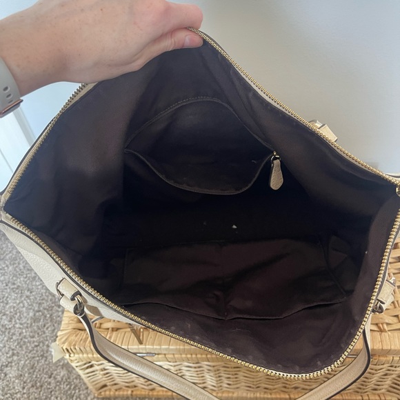 Ivory Coach Satchel - Picture 5 of 6